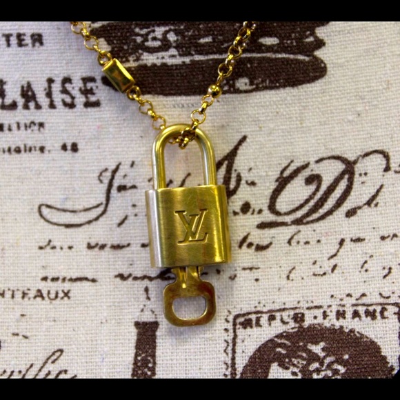 COPY - Louis Vuitton Locket on a non-lv gold plat… - Picture 2 of 2